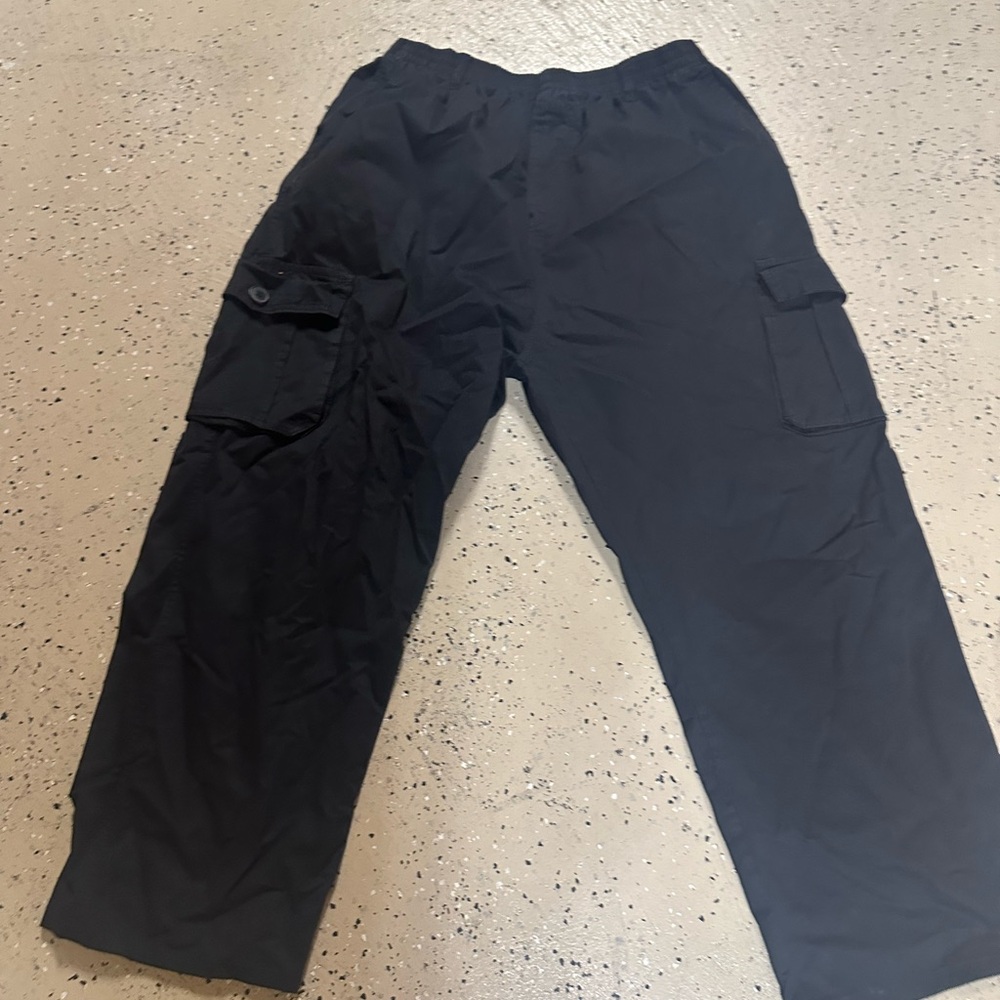 Men's Versatile Black Cargo Pants - Picture 3 of 4